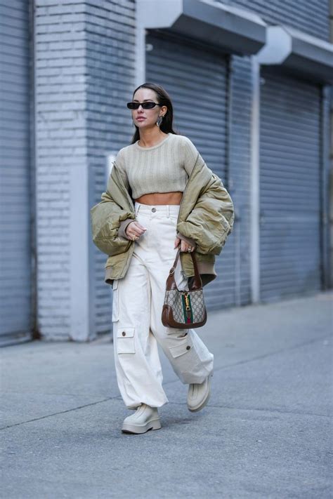 oversized cargo pants outfit.